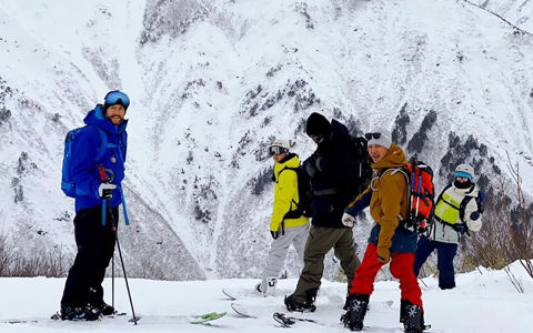 滑雪服為什么都是棉衣，沒有羽絨